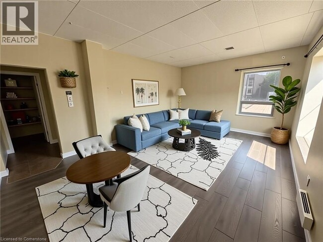 property at 7 Mary St