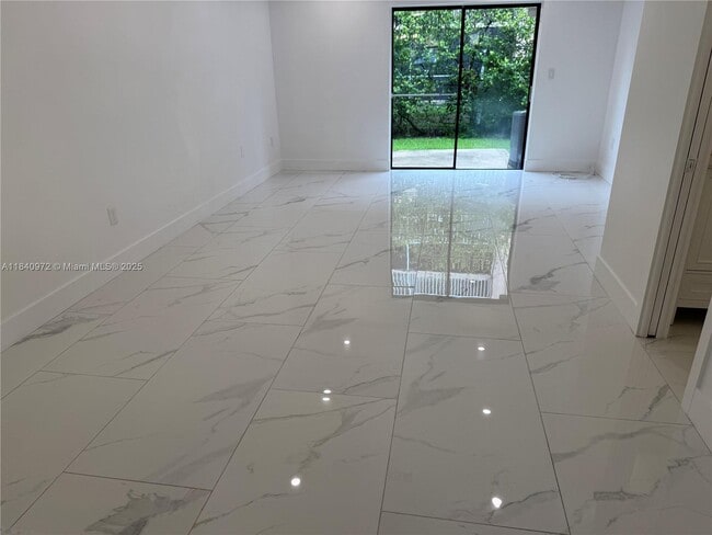 6850 NW 173rd Dr in Hialeah, FL - Building Photo - Building Photo
