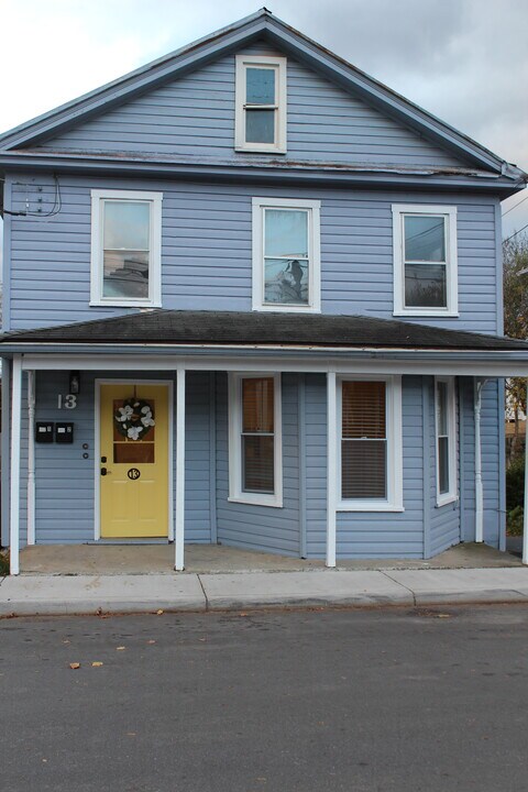 13 E North Ave in Winchester, VA - Building Photo