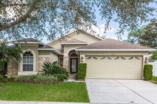 2010 Berry Lake Dr in Brandon, FL - Building Photo