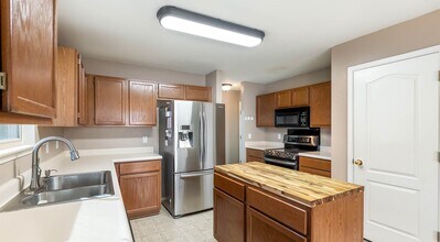 638 Coral Harbor in San Antonio, TX - Building Photo - Building Photo