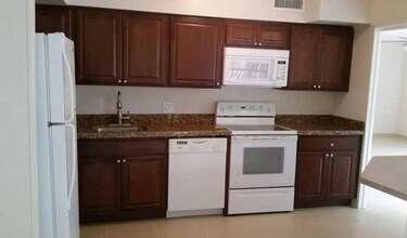 615 NE 8th Ave in Fort Lauderdale, FL - Foto de edificio - Building Photo