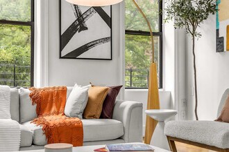 49 W 16th St in New York, NY - Building Photo - Building Photo