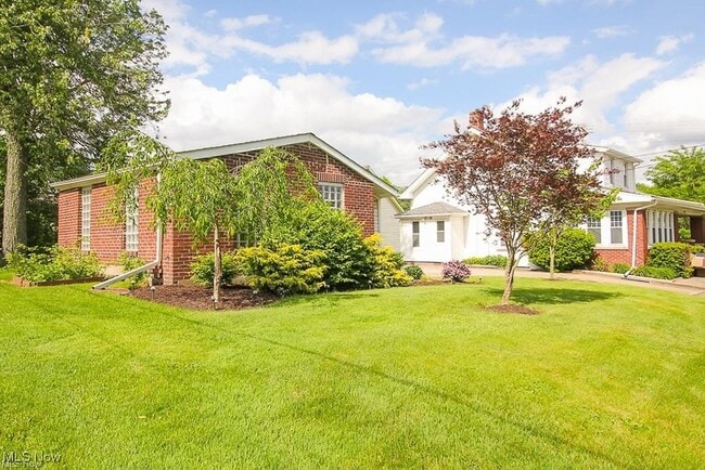 property at 7003 Brecksville Rd