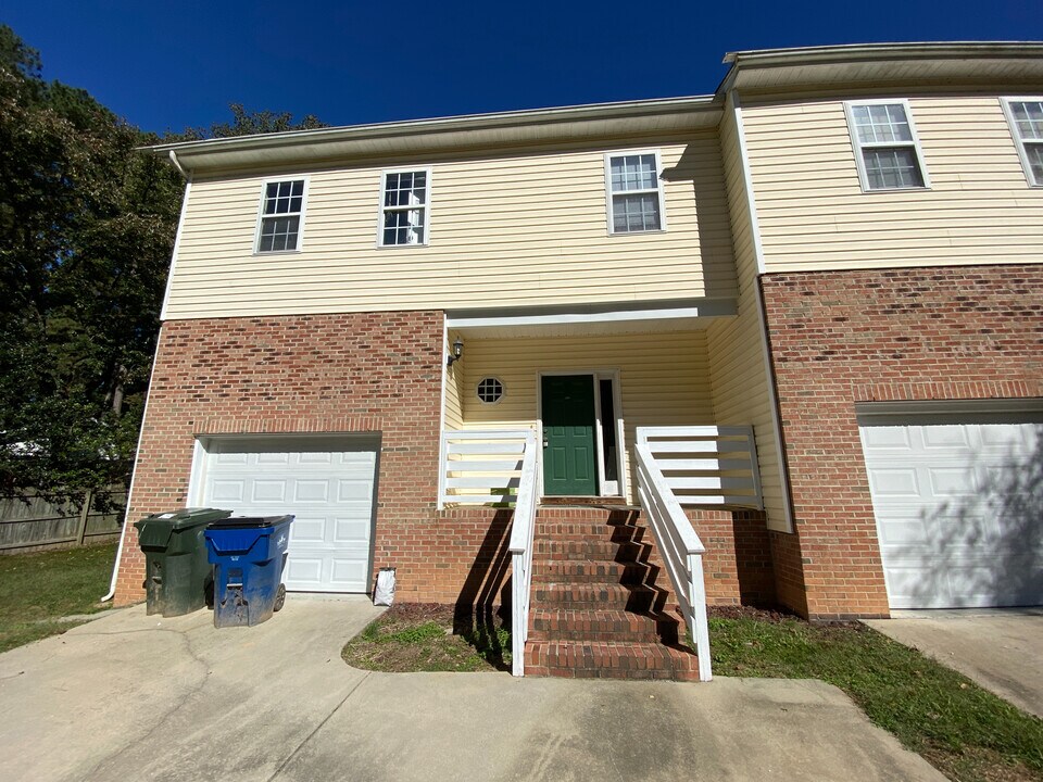 Room in Duplex on Lundy Dr in Raleigh, NC - Building Photo