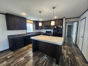 3505 Cedar Loop in Village of Clarkston, MI - Foto de edificio - Building Photo