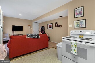 821 Catharine St in Philadelphia, PA - Building Photo - Building Photo