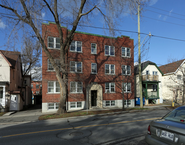 305 Laurier Ave E in Ottawa, ON - Building Photo - Primary Photo