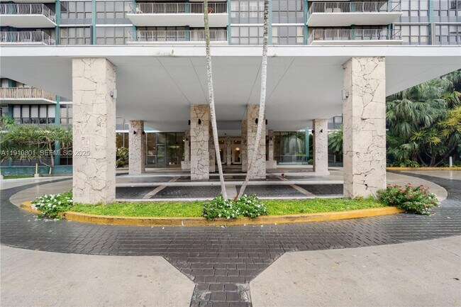 780 NE 69th St in Miami, FL - Foto de edificio - Building Photo