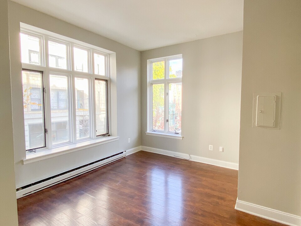 1137 Spruce St in Philadelphia, PA - Building Photo