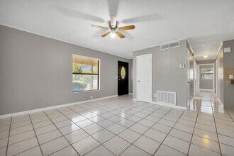 8101 Alveron Ave in Orlando, FL - Foto de edificio - Building Photo