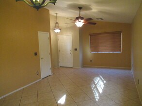 1190 N Falcon Ridge Dr in Tucson, AZ - Building Photo - Building Photo