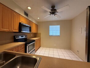 7552 Stirling Rd in Hollywood, FL - Building Photo - Building Photo