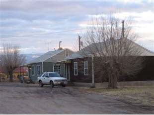 1209 Paseo De Onate in Espanola, NM - Foto de edificio