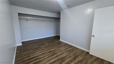 716 N 11th St in Las Vegas, NV - Foto de edificio - Building Photo