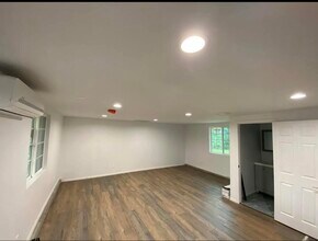 18900 Cantara St in Reseda, CA - Building Photo - Building Photo