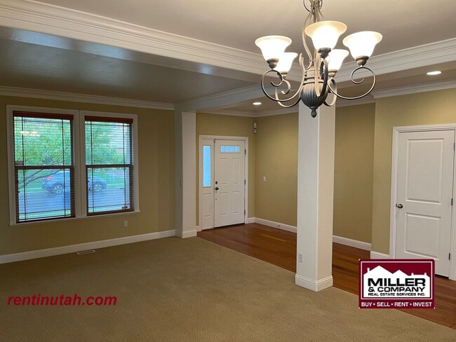 10234 Eagle Cliff Way in Sandy, UT - Building Photo - Building Photo