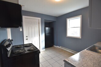 66 Central St in Southbridge, MA - Building Photo - Building Photo
