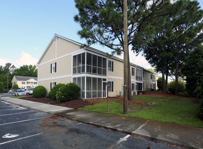 2702-2738 S 17th St in Wilmington, NC - Building Photo - Building Photo