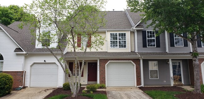 6357 Double Eagle Dr in Whitsett, NC - Foto de edificio - Building Photo