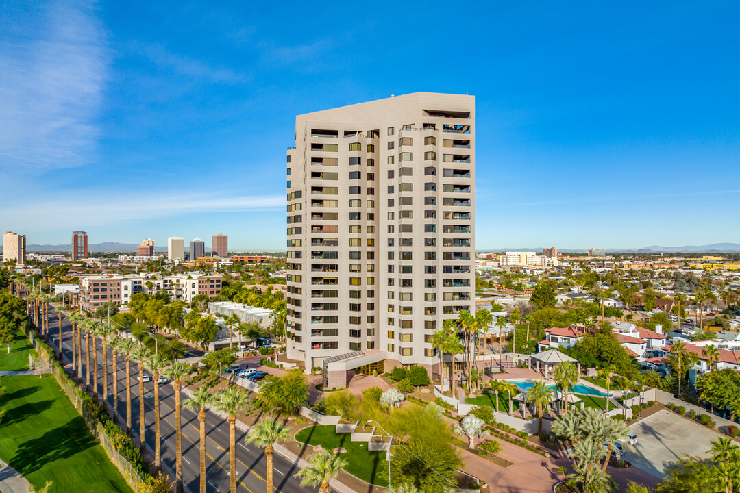 Crystal Point Condominiums in Phoenix, AZ - Building Photo