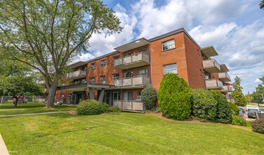 Centennial Court in Hamilton, ON - Building Photo - Building Photo