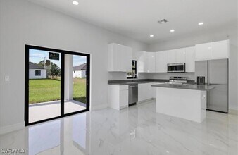 3913 4th St SW in Lehigh Acres, FL - Building Photo - Building Photo