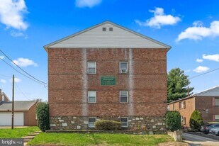 5711 Erdrick St in Philadelphia, PA - Building Photo