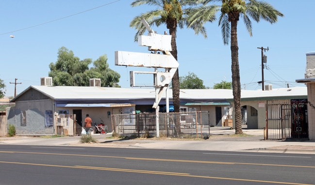 Gateway Park Apartments in Phoenix, AZ - Foto de edificio - Building Photo