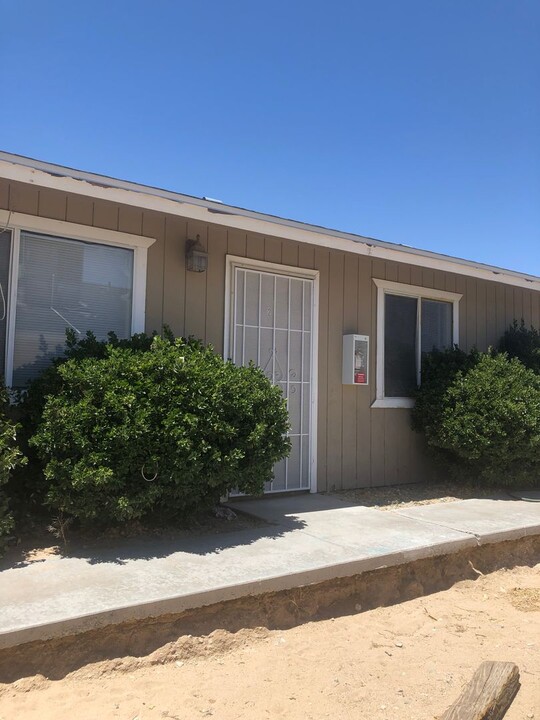 2574 Main St in Barstow, CA - Building Photo