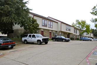 Northwood Square Condominiums in Dallas, TX - Building Photo - Building Photo