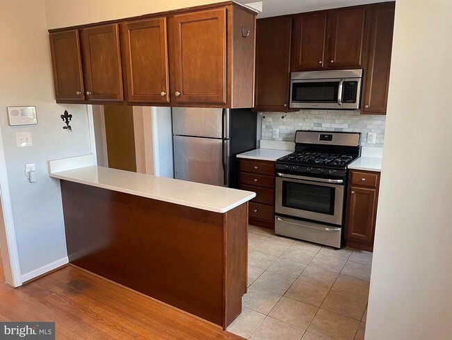 property at 807 S Oak St