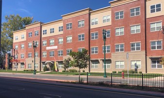 Colonial Commons Apartments