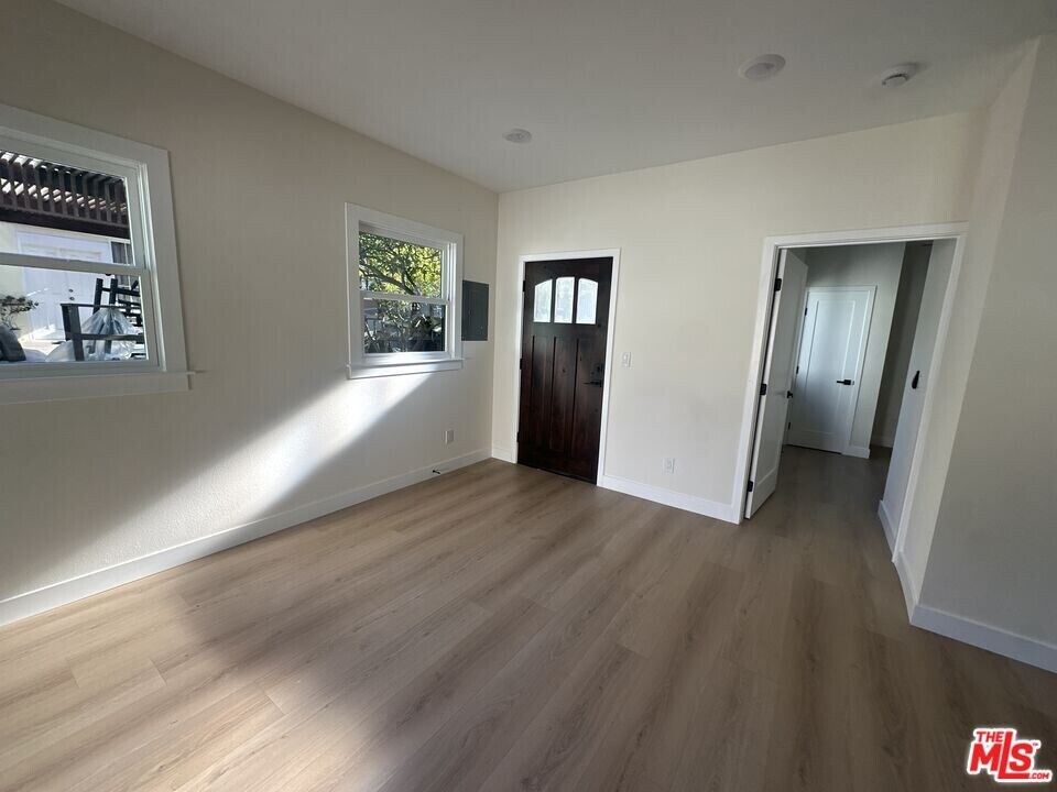 1749 Virginia Rd in Los Angeles, CA - Building Photo