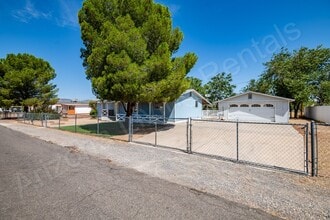 3659 Lum Ave in Kingman, AZ - Building Photo - Building Photo