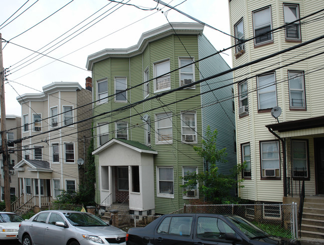 101 Maple St in Yonkers, NY - Building Photo - Building Photo