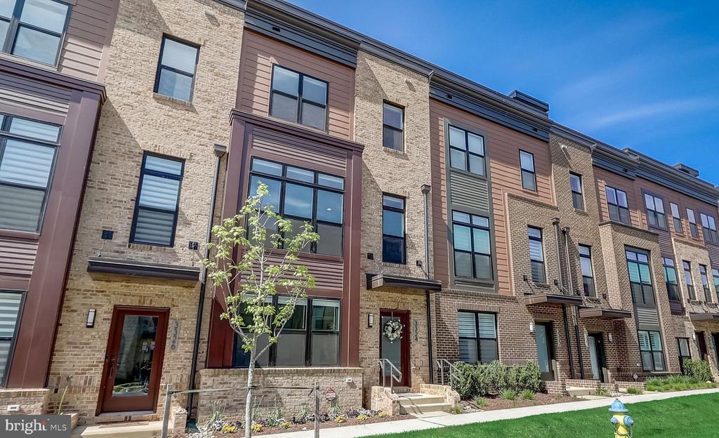3324 Woodland Phlox St in Rockville, MD - Building Photo