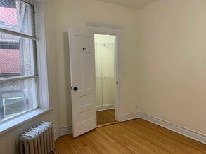 1039 W Barry Ave, Unit 1 in Chicago, IL - Building Photo - Building Photo