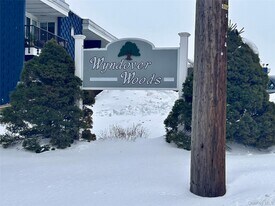 9 Wyndover Woods Ln in White Plains, NY - Building Photo