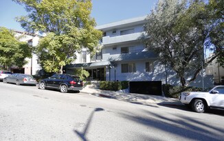 Hacienda De La Fuente in West Hollywood, CA - Building Photo