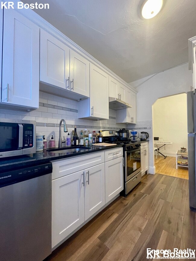 235 Harvard Ave, Unit 4 in Boston, MA - Foto de edificio - Building Photo