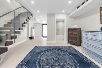 6901 Edgewater Dr in Coral Gables, FL - Foto de edificio - Building Photo