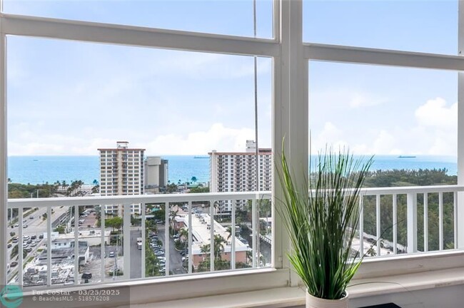 2800 E Sunrise Blvd in Fort Lauderdale, FL - Building Photo - Building Photo