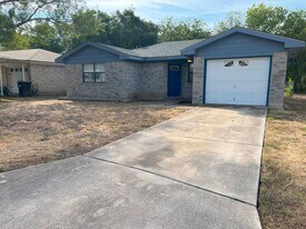 306 Sun Flower Dr in Marion, TX - Building Photo