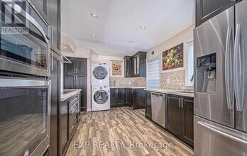 8 Cluett Dr in Ajax, ON - Building Photo - Building Photo