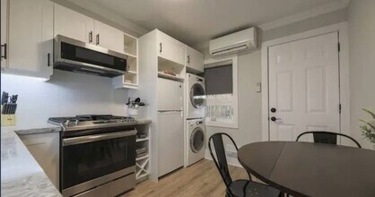 1170 Queen St E in Toronto, ON - Building Photo - Building Photo