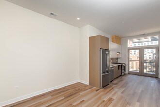 1553 N Wells St-Unit -205 in Chicago, IL - Building Photo - Building Photo