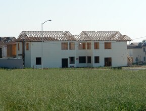 Eucalpytus Village II in Bakersfield, CA - Foto de edificio - Building Photo