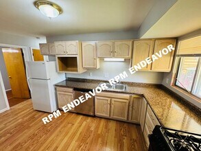 10406 Hobkirk Dr in St. Louis, MO - Building Photo - Building Photo