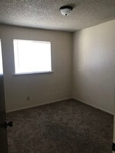 1711 E Paradise Ave in Visalia, CA - Building Photo - Building Photo